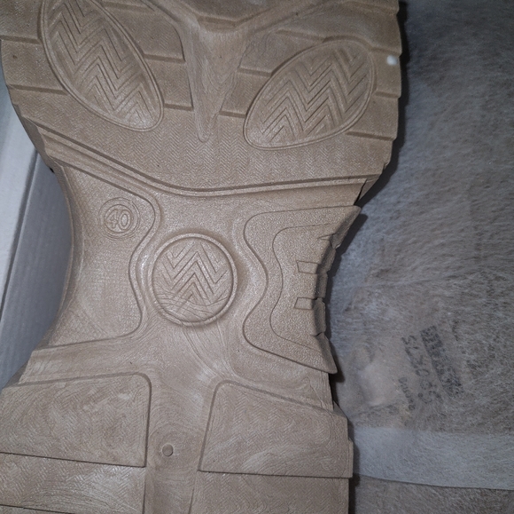 Ladies sneakers - Picture 2 of 4